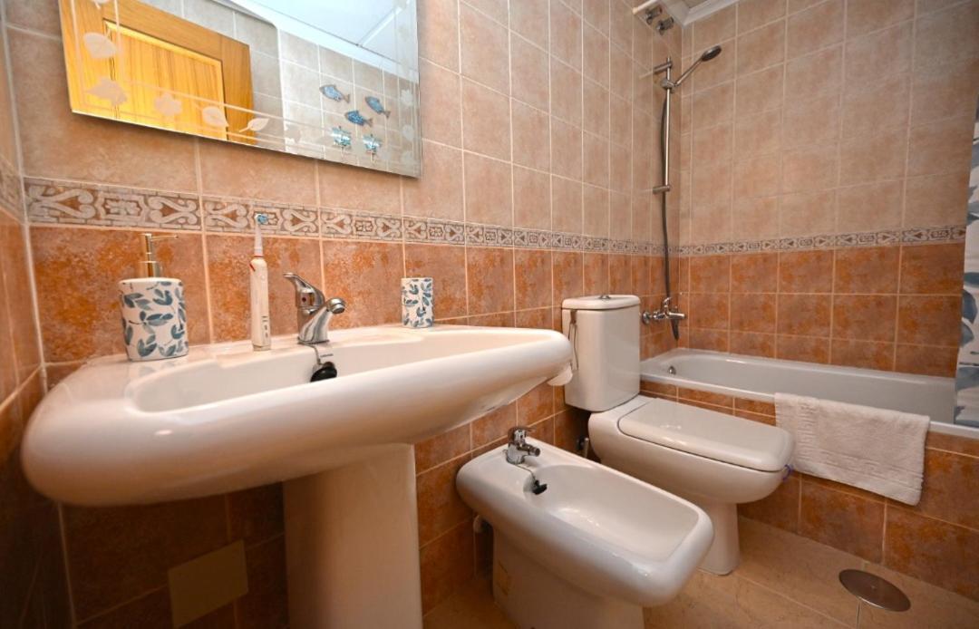 Beach Apartment Торевиеха Екстериор снимка