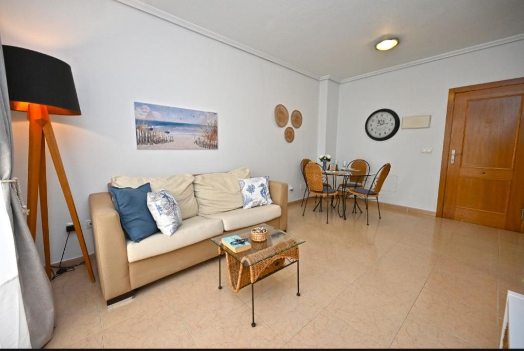 Beach Apartment Торевиеха Екстериор снимка