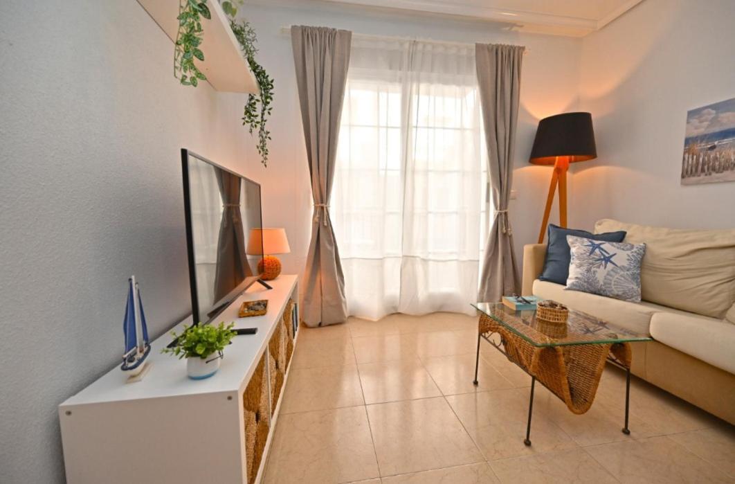 Beach Apartment Торевиеха Екстериор снимка